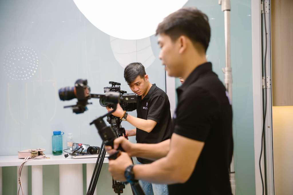Dịch vụ làm video quảng cáo chuyên nghiệp cho doanh nghiệp Dịch vụ làm video quảng cáo chuyên nghiệp cho doanh nghiệp
