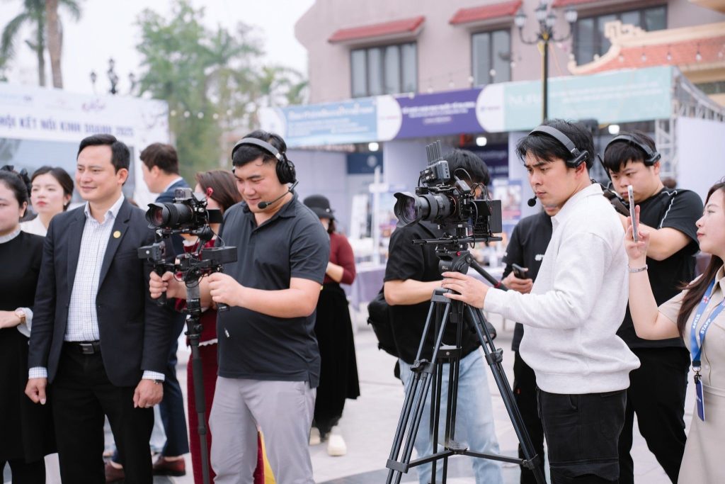 Dịch Vụ Quay Video Sự Kiện Chuyên Nghiệp 1 Dịch vụ làm video quảng cáo
